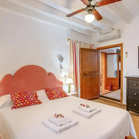 Ca Les Estamenyes Hébergement de vacances *