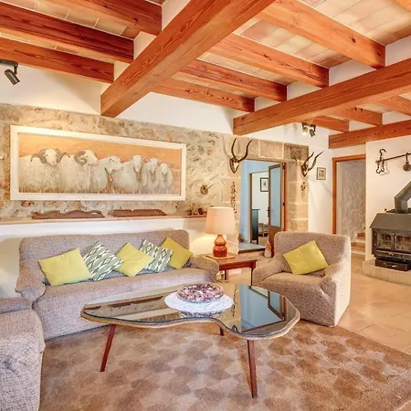 Ca Les Estamenyes Ferienhaus *